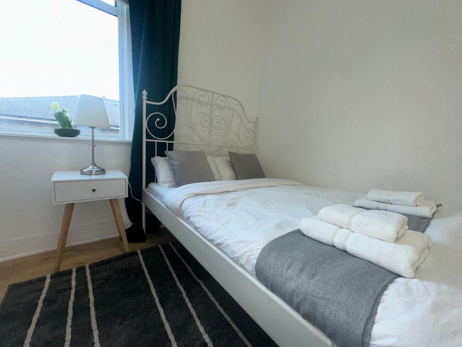 First Floor One Bed Apartment In Central West London Eksteriør billede